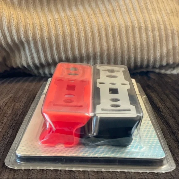 Nintendo Wii Remote Sleeve Set — Black and Red - Picture 5 of 10